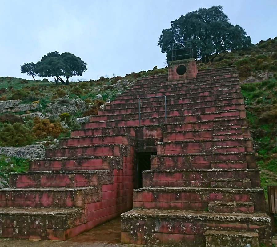 Acceso a la Cueva de Ardales