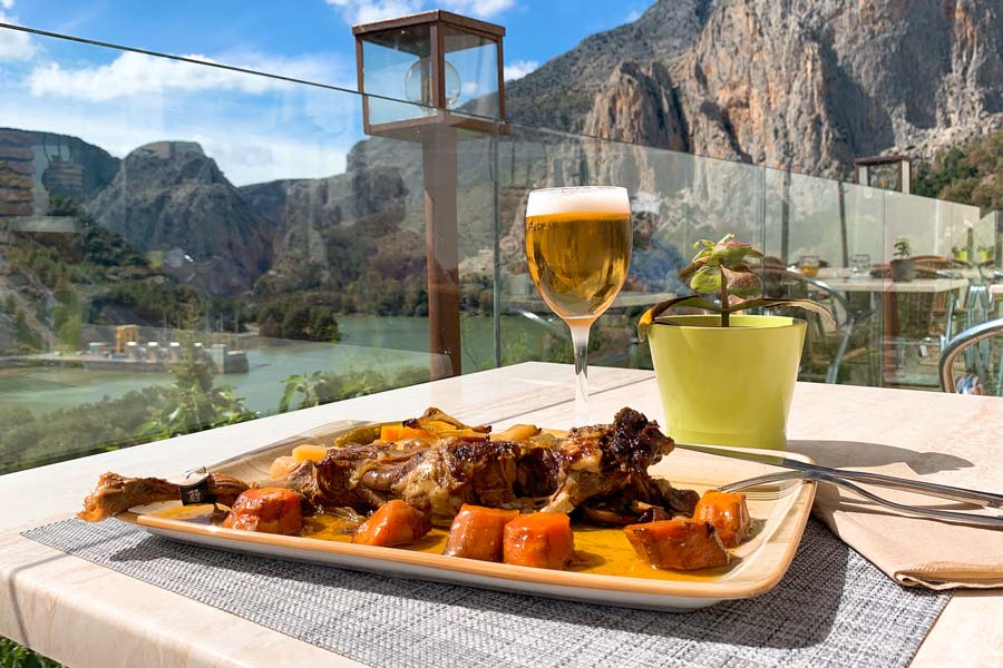 Paletilla de chivo lechal malagueño